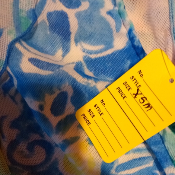 🛍️ BUNDLE ONLY 🛍️Floral Blue and Green Women's Top - Picture 5 of 6